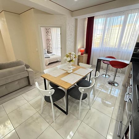 Cozy Two Bedroom Large Apartment Chişinǎu Buitenkant foto
