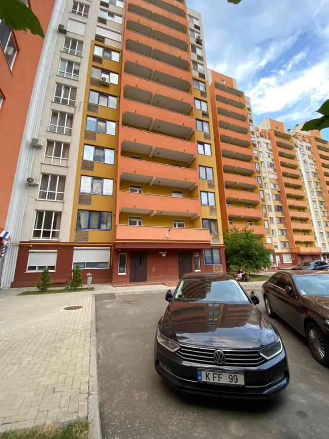 Cozy Two Bedroom Large Apartment Chişinǎu Buitenkant foto