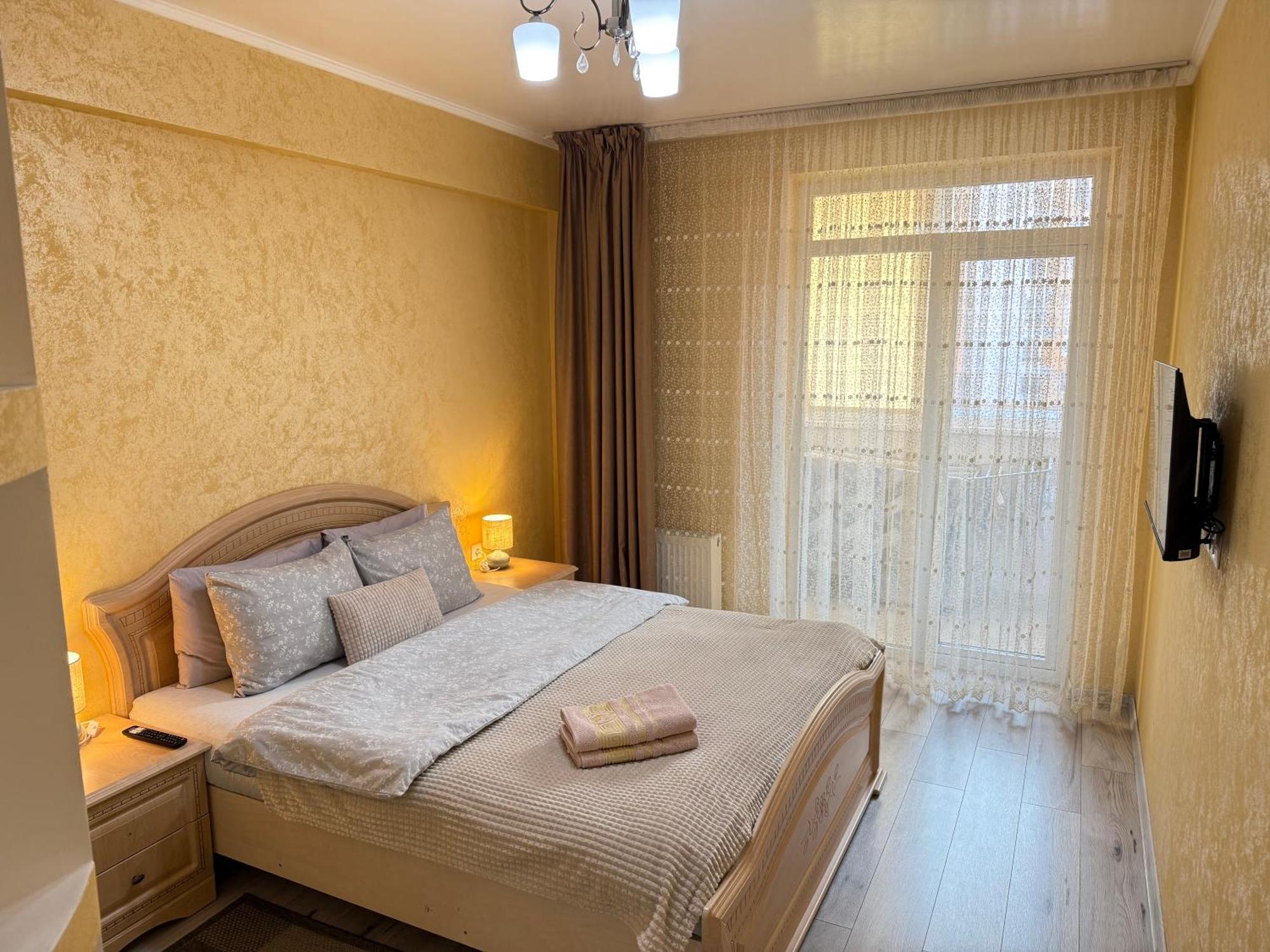 Cozy Two Bedroom Large Apartment Chişinǎu Buitenkant foto