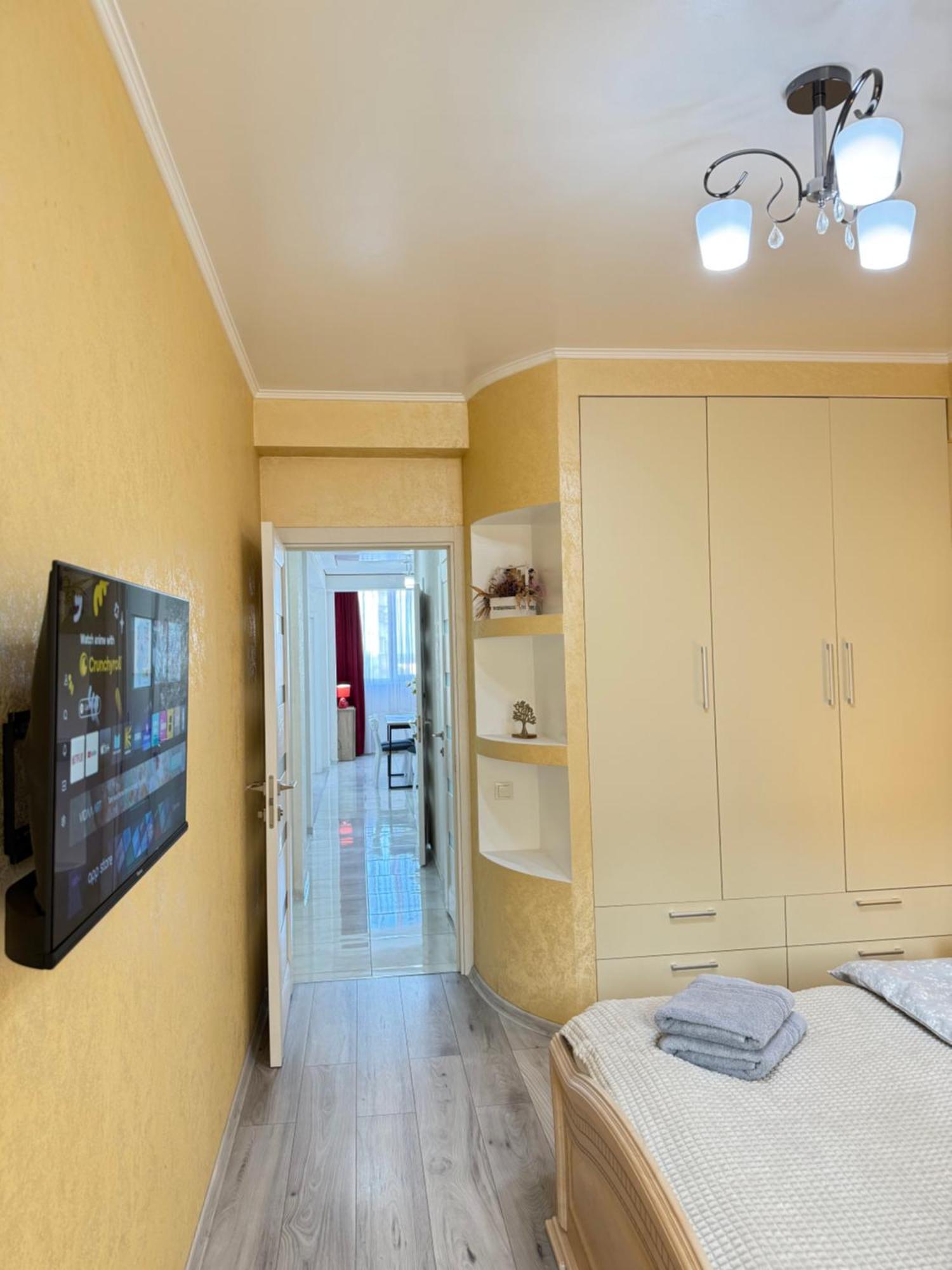 Cozy Two Bedroom Large Apartment Chişinǎu Buitenkant foto