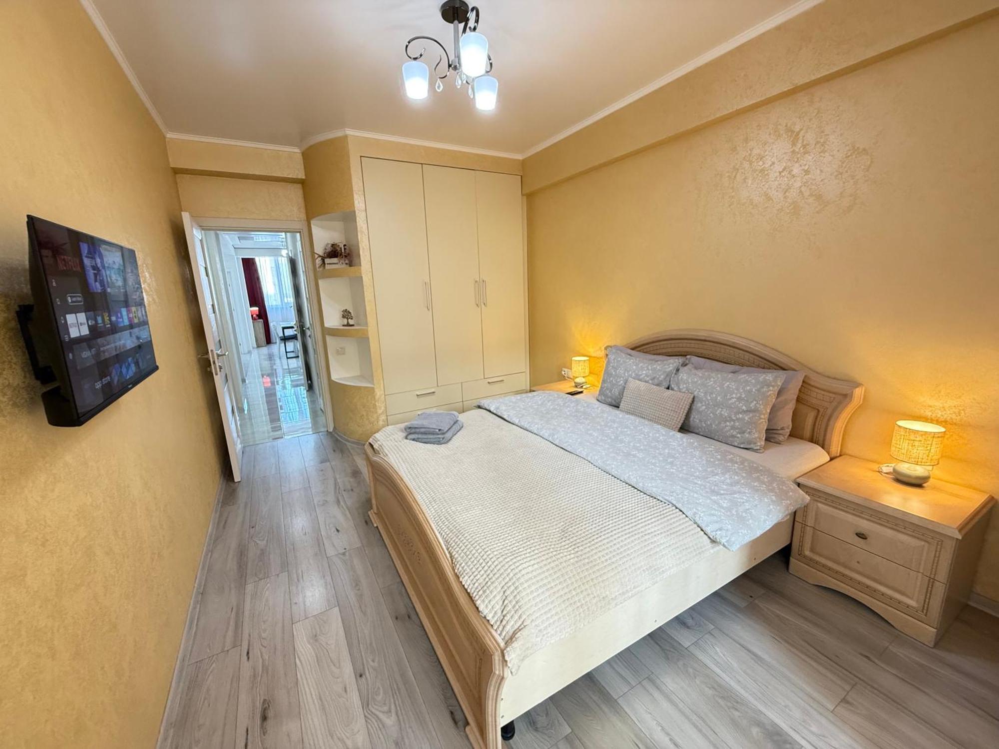 Cozy Two Bedroom Large Apartment Chişinǎu Buitenkant foto