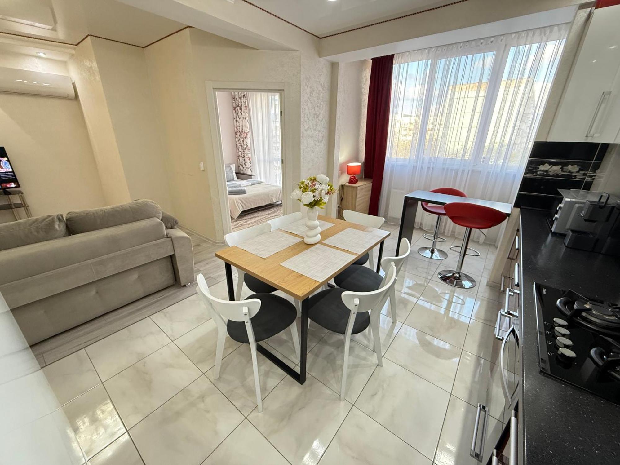 Cozy Two Bedroom Large Apartment Chişinǎu Buitenkant foto