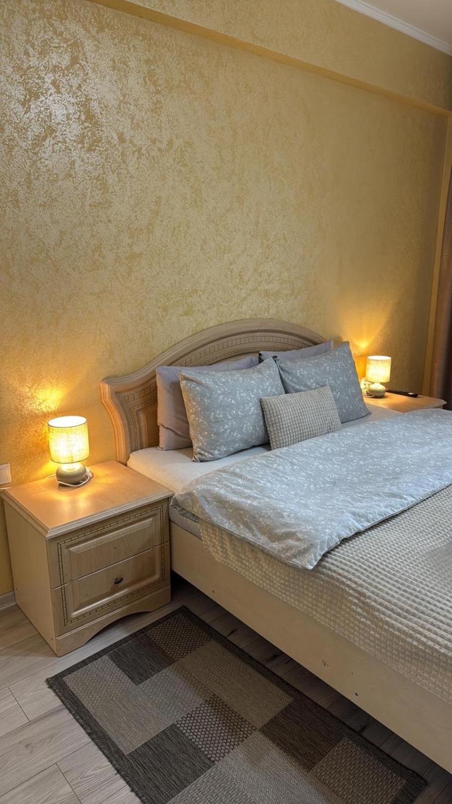 Cozy Two Bedroom Large Apartment Chişinǎu Buitenkant foto