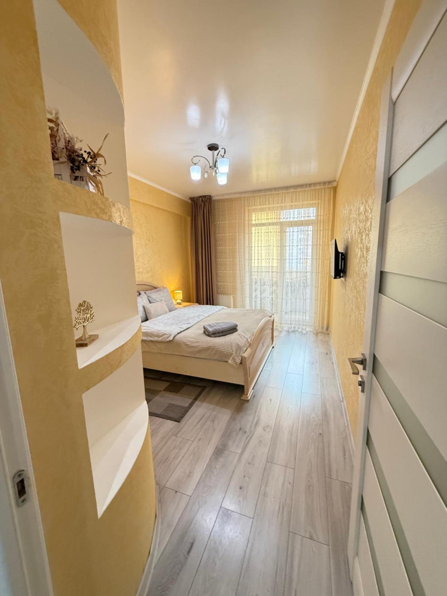 Cozy Two Bedroom Large Apartment Chişinǎu Buitenkant foto
