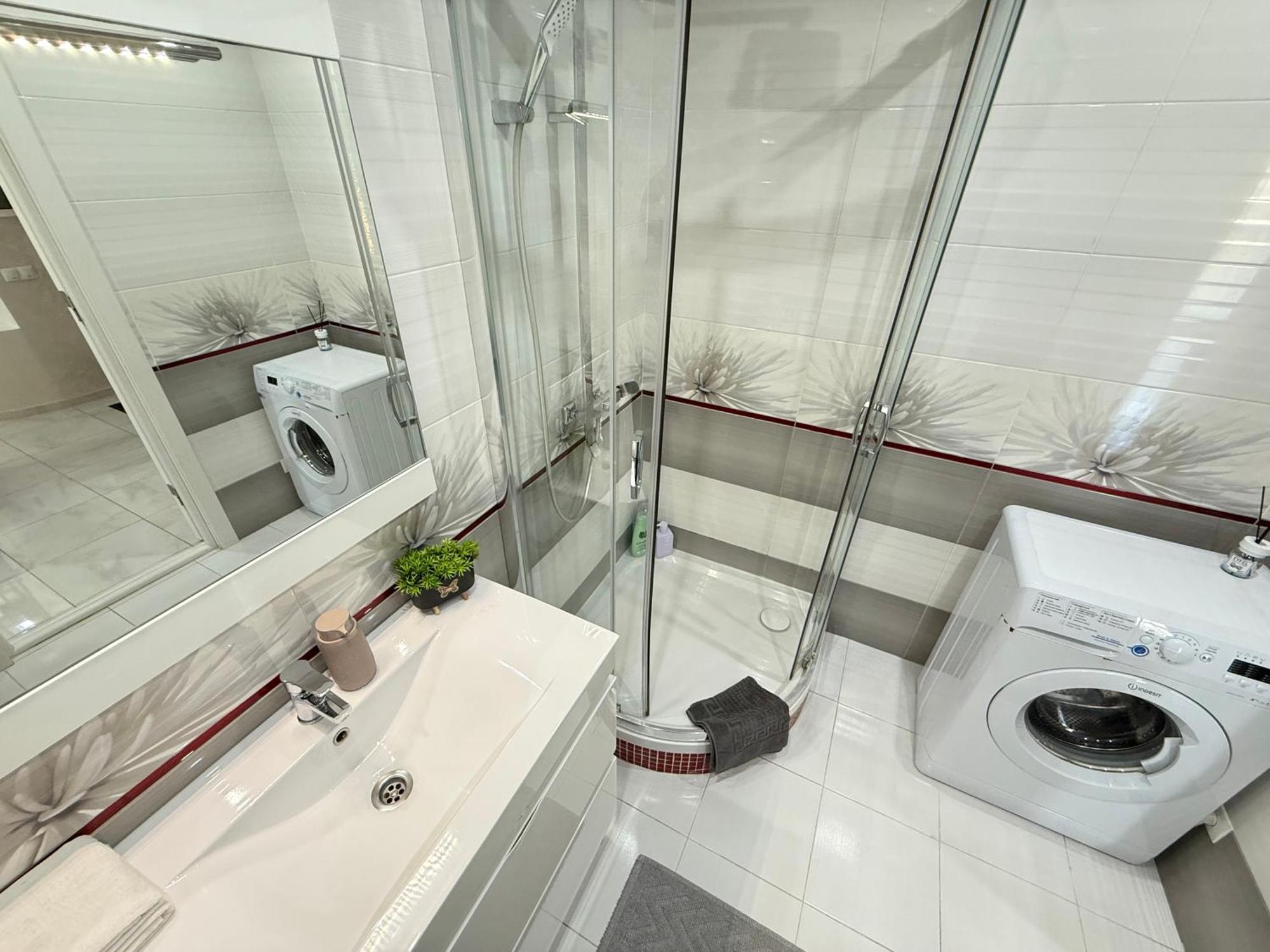 Cozy Two Bedroom Large Apartment Chişinǎu Buitenkant foto