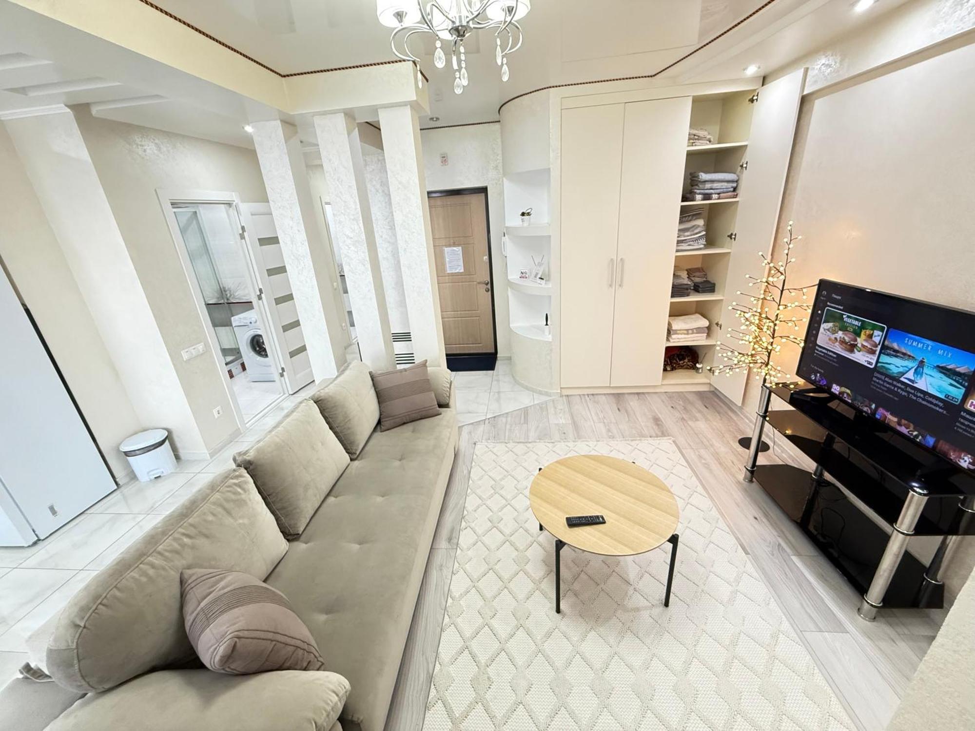 Cozy Two Bedroom Large Apartment Chişinǎu Buitenkant foto